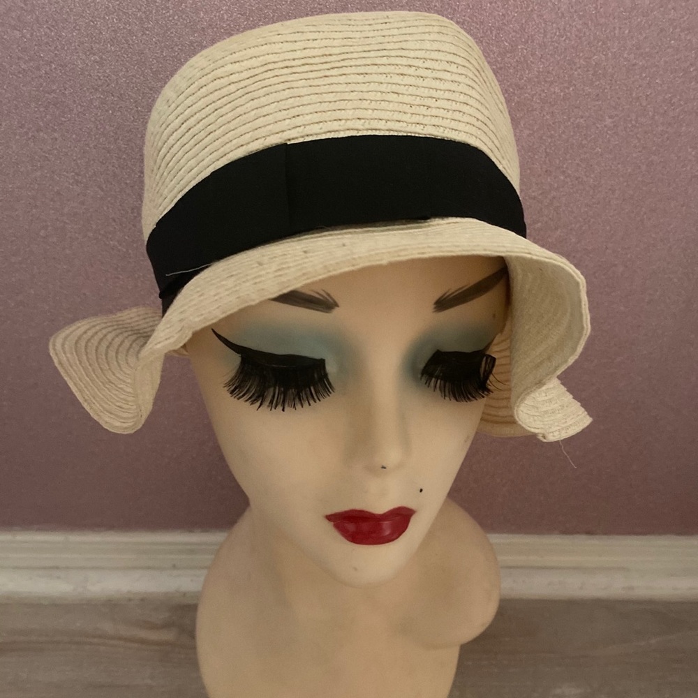 Straw Sumer hat with black ribbon by Forever 21